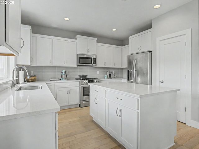 37984 JUNIPER St, Sandy, OR 97055