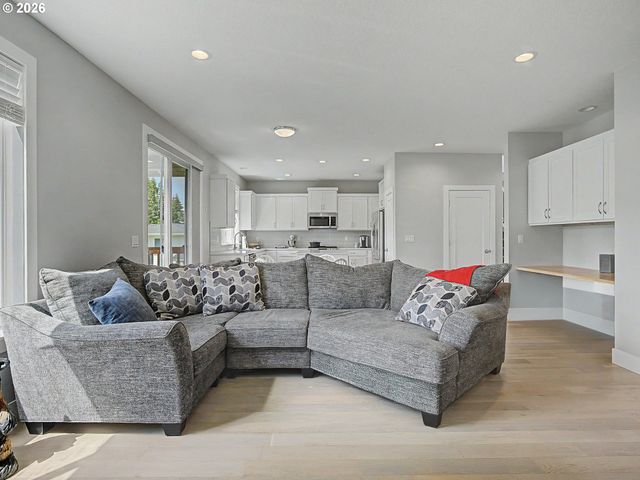 37984 JUNIPER St, Sandy, OR 97055