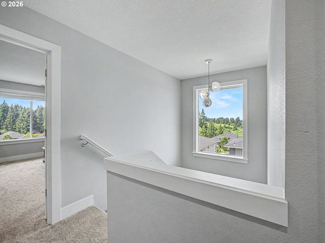 37984 JUNIPER St, Sandy, OR 97055