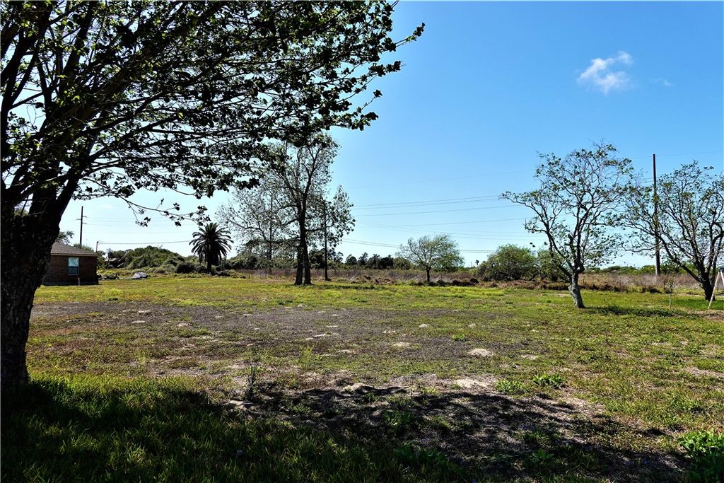 627 8th St, Ingleside, TX 78362 — exterior