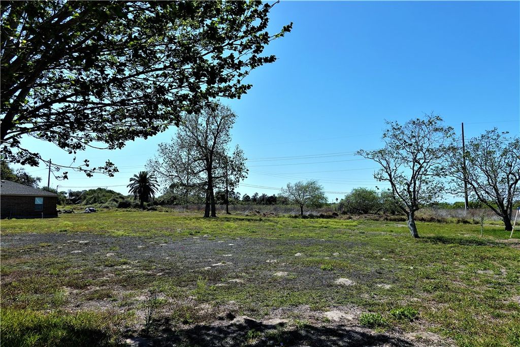 627 8th St, Ingleside, TX 78362 — photo 2