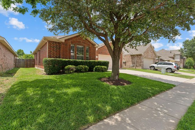 9033 Golden Sunset Trail, Fort Worth, TX 76244
