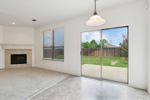 9033 Golden Sunset Trail, Fort Worth, TX 76244