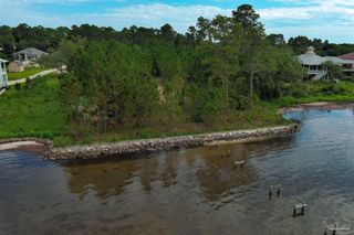5275 Soundside Dr, Gulf Breeze, FL 32563