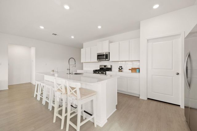 1612 Devine Lake BND, Leander, TX 78641