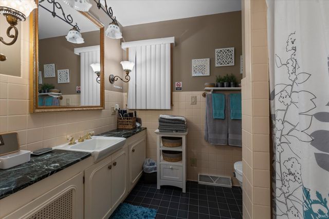 1320 W Lexington Avenue, Elkhart, IN 46514