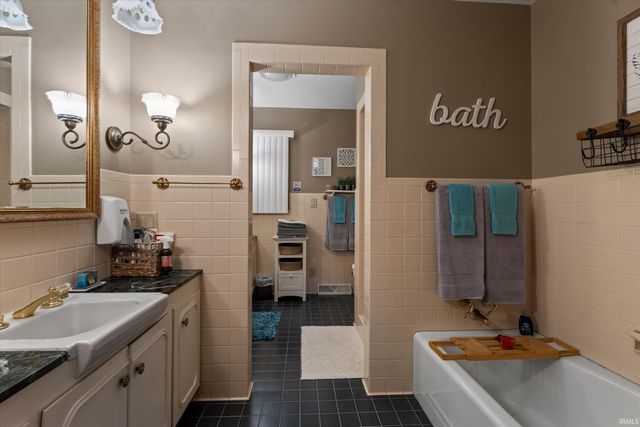 1320 W Lexington Avenue, Elkhart, IN 46514