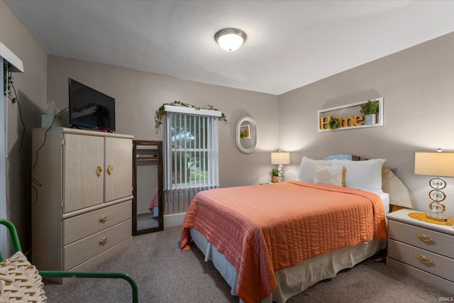 1320 W Lexington Avenue, Elkhart, IN 46514
