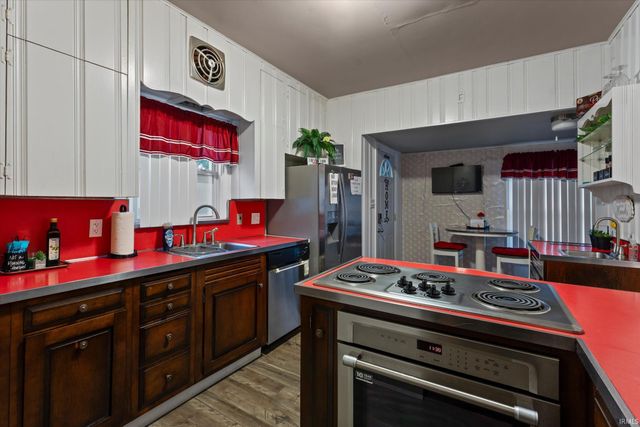 1320 W Lexington Avenue, Elkhart, IN 46514