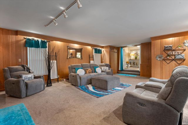 1320 W Lexington Avenue, Elkhart, IN 46514