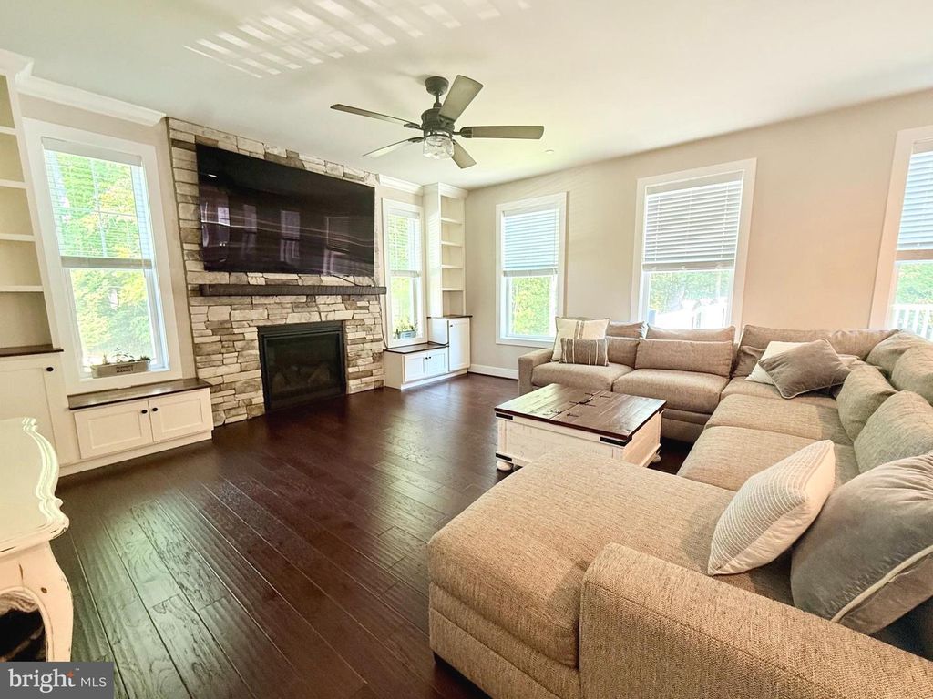 Image 13 of property listing at 42102 WOODY LN, Mechanicsville, MD 20659