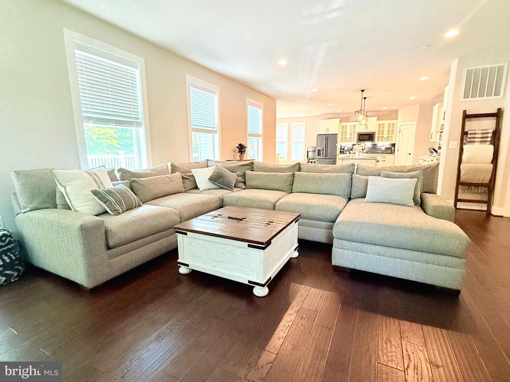 Image 14 of property listing at 42102 WOODY LN, Mechanicsville, MD 20659