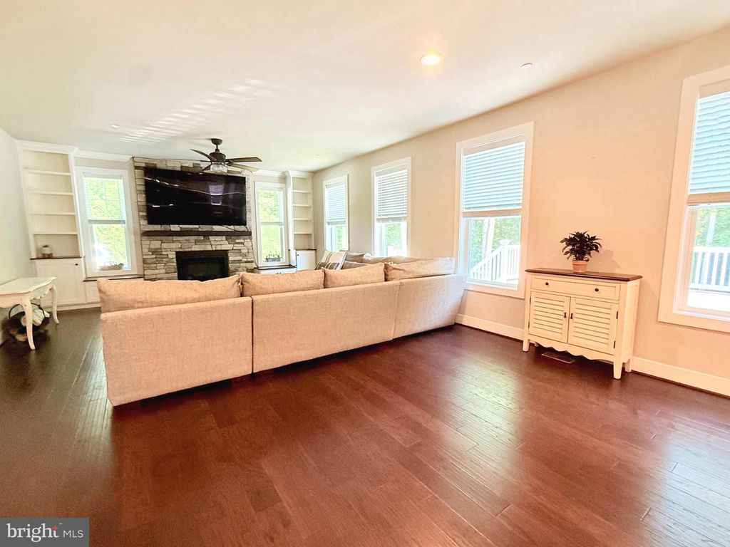 Image 15 of property listing at 42102 WOODY LN, Mechanicsville, MD 20659