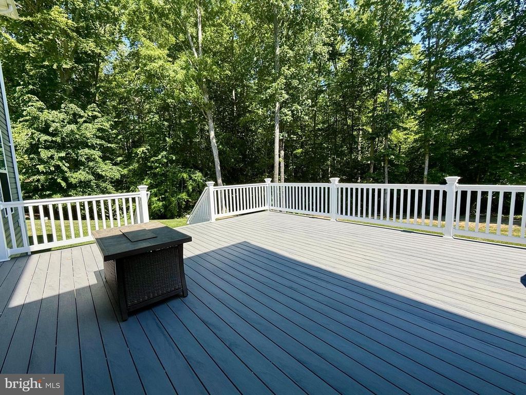 Image 34 of property listing at 42102 WOODY LN, Mechanicsville, MD 20659