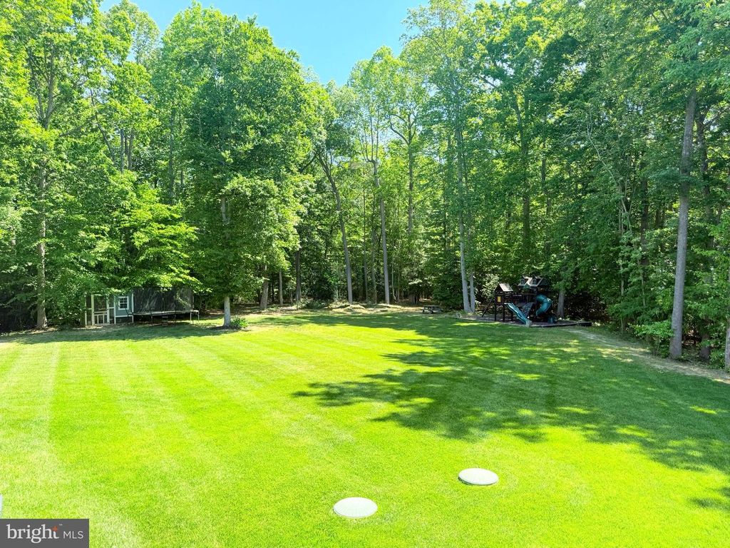 Image 38 of property listing at 42102 WOODY LN, Mechanicsville, MD 20659