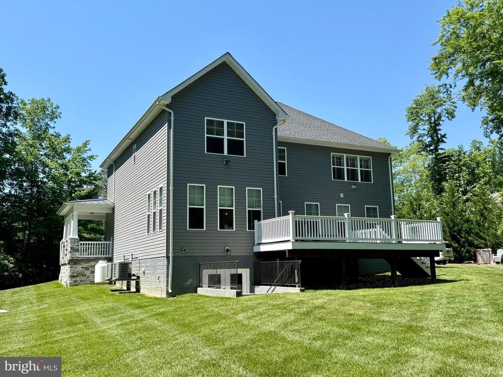Image 41 of property listing at 42102 WOODY LN, Mechanicsville, MD 20659