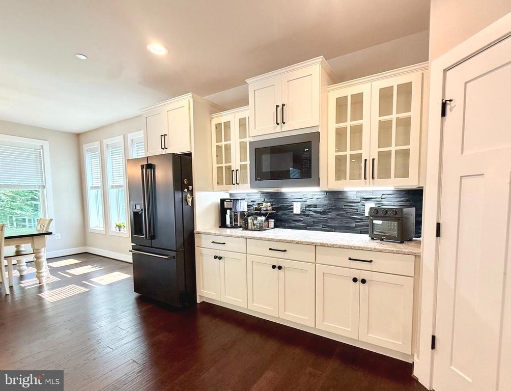 Image 5 of property listing at 42102 WOODY LN, Mechanicsville, MD 20659