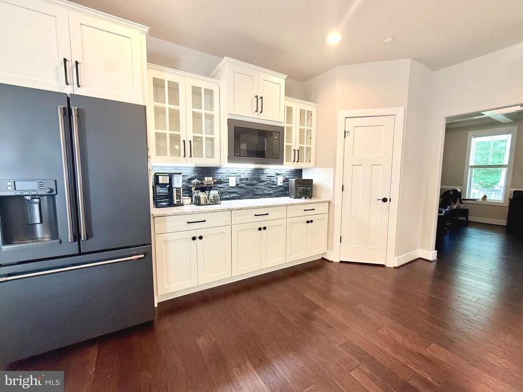 Image 6 of property listing at 42102 WOODY LN, Mechanicsville, MD 20659