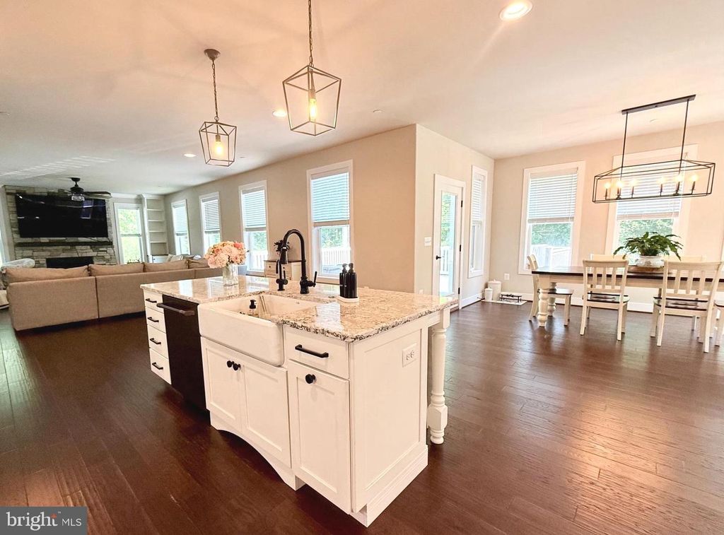 Image 7 of property listing at 42102 WOODY LN, Mechanicsville, MD 20659