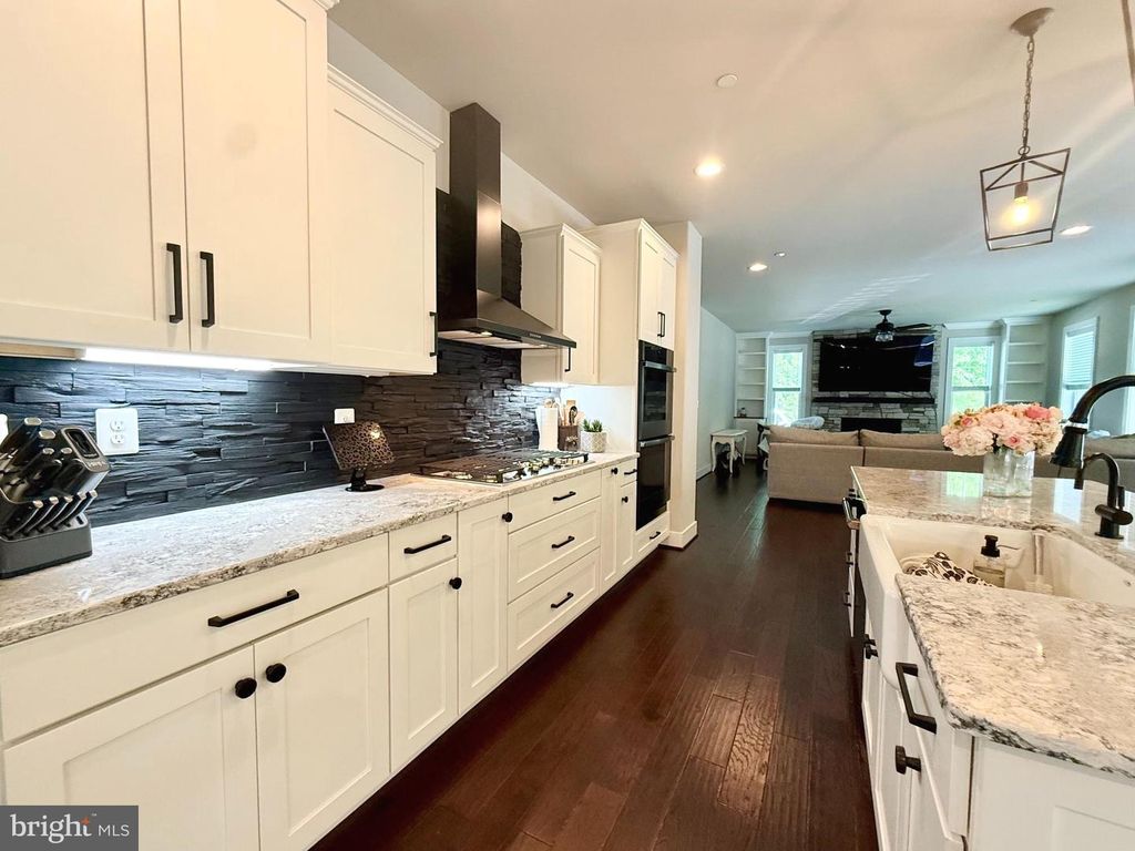 Image 9 of property listing at 42102 WOODY LN, Mechanicsville, MD 20659