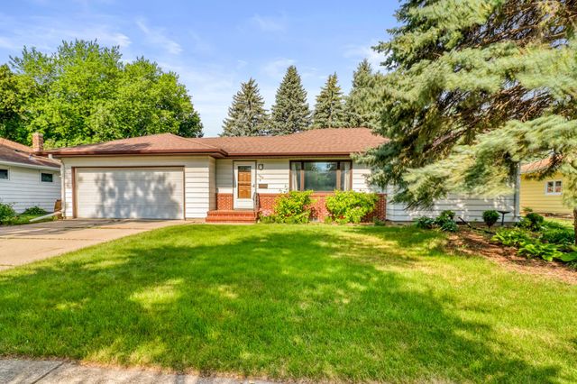 1613 16th Street S, Moorhead, MN 56560