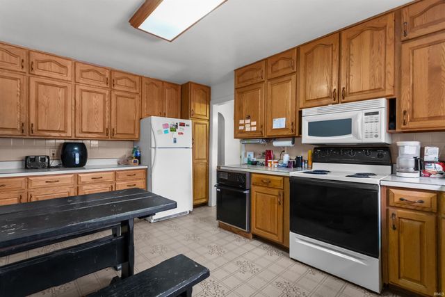 1220 N WABASH Avenue, Kokomo, IN 46901