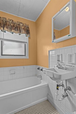 1220 N WABASH Avenue, Kokomo, IN 46901