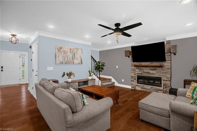 6012 Delburg Drive, Winston-salem, NC 27106