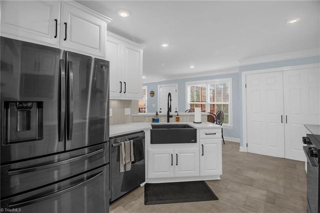 6012 Delburg Drive, Winston-salem, NC 27106