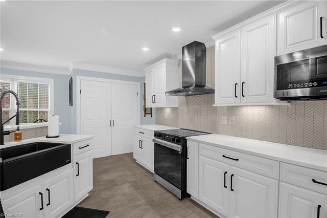 6012 Delburg Drive, Winston-salem, NC 27106