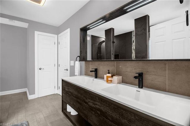 6012 Delburg Drive, Winston-salem, NC 27106