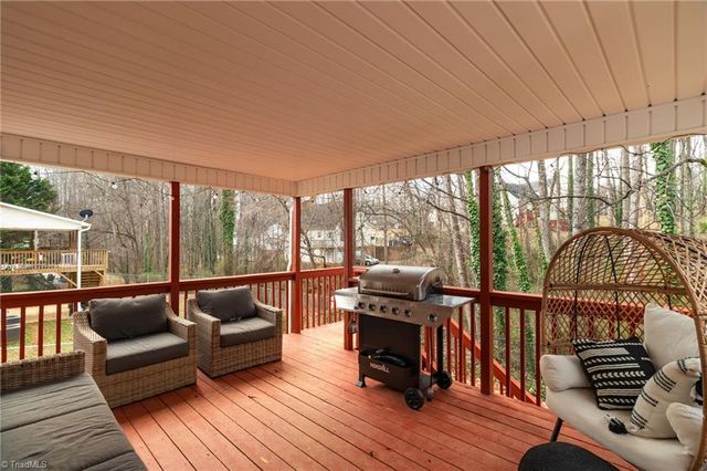 6012 Delburg Drive, Winston-salem, NC 27106