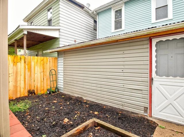 1815 4th Ave, Beaver Falls, PA 15010