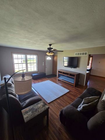 916 Birchwood Drive, Colona, IL 61241