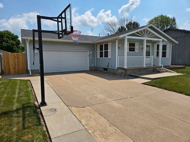916 Birchwood Drive, Colona, IL 61241