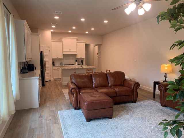 475 Glacier Pass, Montgomery, TX 77316