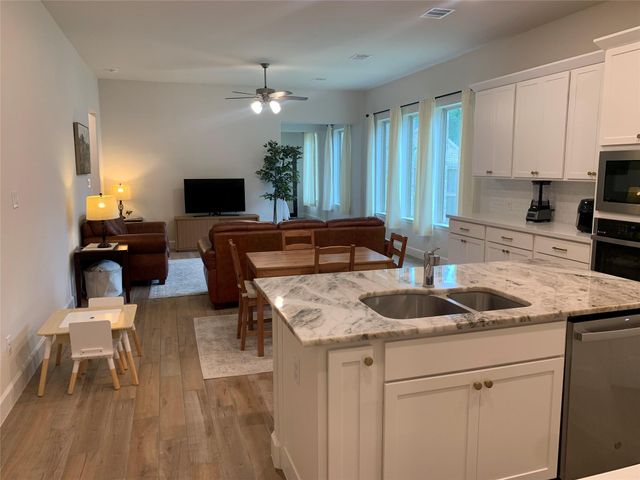 475 Glacier Pass, Montgomery, TX 77316