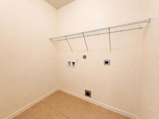 8739 Leclaire Meadow Drive, Humble, TX 77338