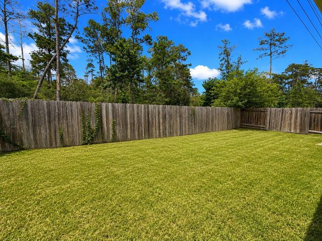 8739 Leclaire Meadow Drive, Humble, TX 77338