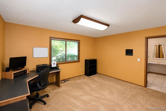 22783 Shadowglen Drive, Farmington, MI 48335