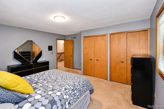 22783 Shadowglen Drive, Farmington, MI 48335
