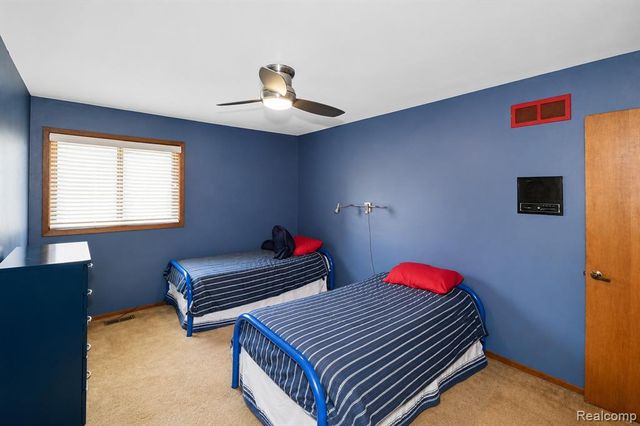 22783 Shadowglen Drive, Farmington, MI 48335