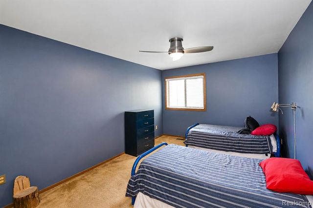 22783 Shadowglen Drive, Farmington, MI 48335