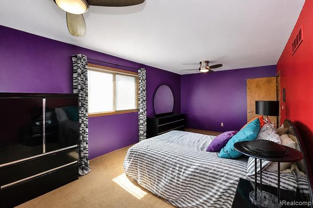 22783 Shadowglen Drive, Farmington, MI 48335