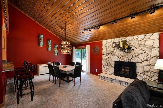 22783 Shadowglen Drive, Farmington, MI 48335