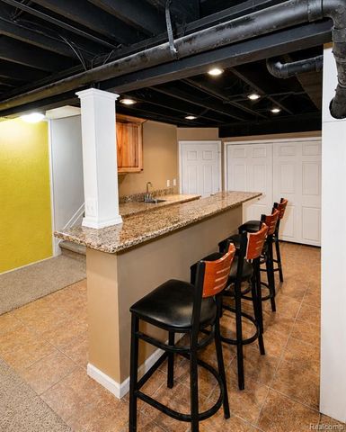 22783 Shadowglen Drive, Farmington, MI 48335