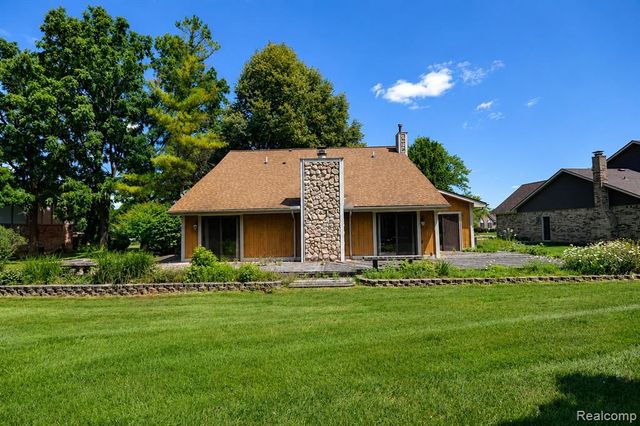 22783 Shadowglen Drive, Farmington, MI 48335