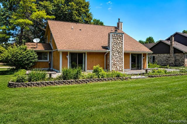 22783 Shadowglen Drive, Farmington, MI 48335