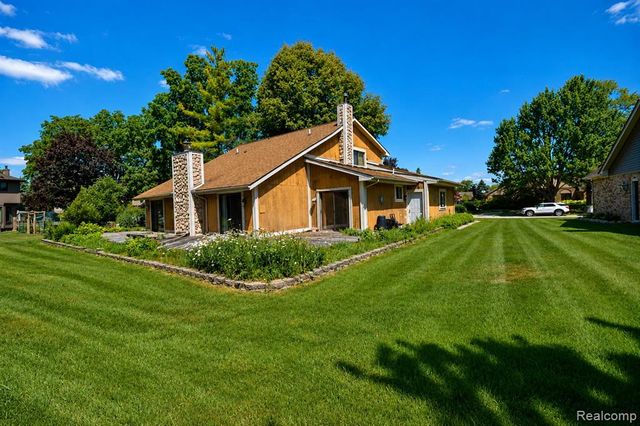 22783 Shadowglen Drive, Farmington, MI 48335