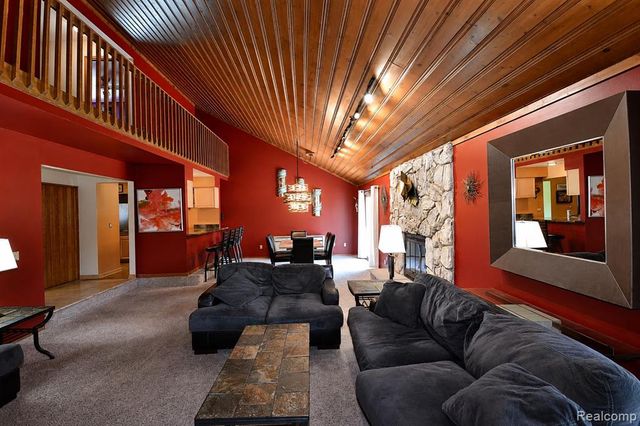 22783 Shadowglen Drive, Farmington, MI 48335